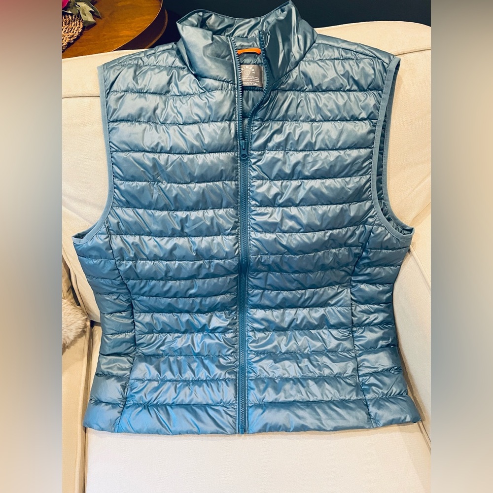 Primary brand blue mens puffer vest. Lg.